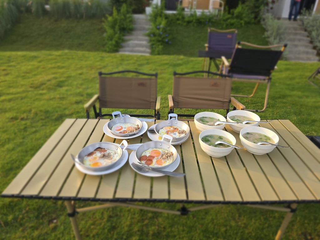 อาหารเช้า ข้าวต้ม ไข่กระทะ